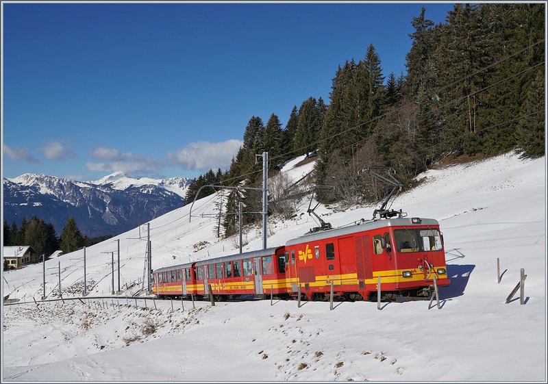 The Tpc Bvb Hge 44 31 With A Local Train To The Col De