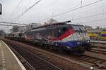 Surprise on the morning of 27 November 2020 at Venlo: LTE 189 212 shunts two Class 66. The 212 is one of two originally ERS-deployed locos that carry an advertising livery to celebrate a container shuttle swervice between Rotterdam-Kijfhoek and Poznan-Franowo, started in 2013. AFter seven years, the livery is still on the loco. Sadly, her collegue, 189 213 has her Poznan-livery spoiled withy graffiti...