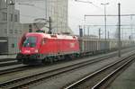 Sugar beet train with 1116 139 pauses at Linz Hbf on 30 December 2016.