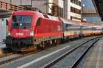 ÖBB 1116 079 enters Kufstein at Track-1 on 3 April 2017 and poses the station chief for a problem: a few minutes earlier,also on Track 1, a Meridian service had arrived and some puzzling was needed to sort the mess out.