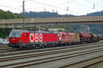 ÖBB 1293 020 leads advertising Tauerus 1016 048 and a block train into Kufstein on 18 September 2019.