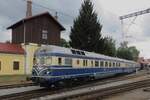 Blauer Blitz (Blue Flash, due to their colours and fast train services, bringing them into Czechia and even to East-Berlin sometimes) 5145.11 crawls backwards into the CD works at Benesov u Prahy on