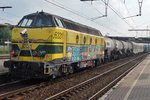 Weedfreetrain wirth 6315 passes through Antwerpen-Noorderdokken on 21 September 2016.