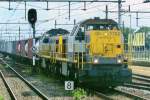 On 25 July 2007 SNCB 7783 hauls an intermodal train through 's Hertogenbosch.