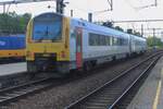 DMU 4141 quits Antwerpen-Berchem on 24 June 2024.