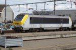 NMBS 1309 passes through Antwerpen-Berchem on 29 June 2016.