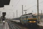 Gone! Over are the times of both Class 16 and the Overnight Express to Warszawa. Under a dark sky, SNCB 1605 brings in the JAN KIEPUURA overnight express into Bruxelles-Midi on 17 September 2004.