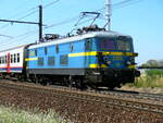 NMBS HLE23 The 2326 with a regional passenger train.