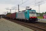 CoBra 2839 passes through a grey Antwerpen-Noorderdokken on 19 June 2014.