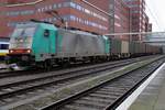 Lineas 2842 passes through Amersfoort with the Volvo-container train on 25 February 2017. 