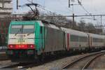 NMBS 2804 banks an 'EuroCity' train out of Rotterdam Centraal to Antwerpen and Bruxelles-Midi on 4 January 2025.