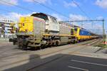 LIneas 7718 banks a defect train into the station of Roosendaal on 17 March 2025 and is documented from behind a railway crossing.