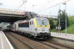 Crossover between Taurus and Vectron: NMBS 1888 speeds through Antwerpen-Noorderdokken on 22 August 2013.