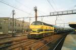 NMBS 5533 speeds trhough Antwerpen Berchem with automotives on 10 June 2006.