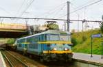 On 18 September 2009, NMBS 2610 passes Antwerpen-Zuid.