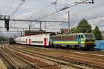 NMBS 2701 passes through Antwerpen-Berchem on 29 June 2016.