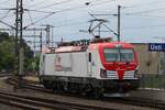 ORLEN took over UniPetrol a few years ago, but still gives room to the overtaken company, as is evident in the passing by of 383 071 at Usti nad Labem hl.n. on 27 May 2025.