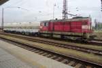 CD 742 331 with two cement wagons at Pardubice hl.n. on 4 June 2013.