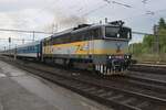 On 28 May 2025 CD 754 018 -carrying one of still rather many different colour schemes for Diesel locomotives- departs from Jihlava with a fast train to Brno hl.n.