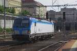 One of fifty Vectrons hired by the Ceske Drahy concern to replace older electrics: 193 689 runs round in Praha hl.n. on 22 May 2023.