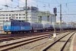 CD 372 008 hauls a tank train through Dresden Hbf on 8 April 2018. 