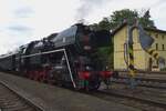 On a grey morning of 11 May 2024 green 464 202 prepares for her locals huttle at Luzna u Rakovnika. Note that Class 464.2 is a muich more modern steamer compared to 464.0 and 464.1 and looks differently. Two steam engines Class 464.2 weere developed for regional fast trains, but were overtaken by the rise of Diesel traction and later electrification in Czecho-Slovakia. 