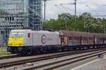 Box train with ECR 186 308 at the reins enters Mannheim Hbf toward Mannheim Rbf on 13 September 2019.