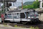 Less-than-cleam 67302 -with perhaps organic add-on on the white lines- stands at Chambery on 2 June 2014.