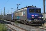 Once in haulage of crack trains, SNCF Nez-Cassé locomotives are now in the twilight of their years and relegated to more mundae tasks, like 22263 with an TER to Selestat leaving Strasbourg on 24 June 2024.