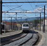 The SNCF BB 26177 arrives at Bellegarde (Aine) station with its freight train to Geneve La Praille.