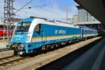 Arriva 183 002 stands in München Hbf on 17 May 2018. 