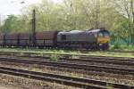 On 9 April 2014, DE 675 leaves Oberhausen Osterfeld Sd, hauling a coal train for Kijfhoek.