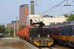 On 19 July 2018, MRCE 1553 crawls very slowly through Tilburg, courtesey of a signal failure that evening. 