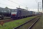 On 14 November 2019 NIAG 189 111 hauls an intermodal train out of Emmerich toward the Netherlands.