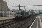 LTE's X4E-796 hauls the Poznan intermodal shuttle train through Arnhem Centraal on 14 December 2024.