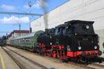 On 28 September 2025 PRESS 86 333 hauls one of many steam extras from Benesov u Prahy during STEAM56.
