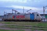 On the evening of 2 May 2018, LOTOS 186 274 runs round at Rzepin. 