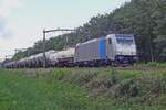 On 12 August 2019 Lineas (still without any markings) hauls a tank train through Tilburg Oude Warande to Bad bentheim.