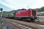 Frog's perspective on 212 007 with an extra train at Bochum-Dahlhausen on 17 September 2016.