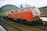 On 18 July 2000 DB 218 277 waits for departure in Bremen Hbf.