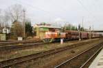 A close call! RBH 810, hauling a coal shuttle train out of the RBH-yard at Gladbeck West, almost surprised me on 7 January 2014.

