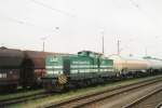 LDS V 100-02 shunts at Itzehoe on 21 May 2004.