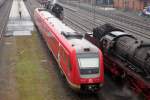 DB 612 693 leaves a rainy Neuenmarkt-Wirsberg on 21 September 2014.