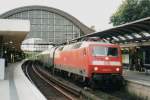 CNL 459 from Wien-West to Kobnhavn with 120 157 enters Hamburg-Dammtor on 25 May 2004.