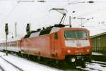 Scanned photo of 120 131 passing through Kln-Deutz on 13 January 1999.