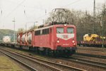 ON 1 February 2000 DB 140 139 hauls an intermodal service through Köln West.