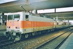 On 23 July 1998 S-Bahn 143 317 calls at Düsseldorf Hbf.