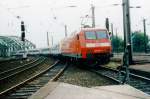 On this scanned picture, 145 007 with Belgian I11-stock forms an IC to Oostende via Aachen and enters Kln Hbf on 23 July 1999.