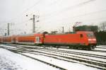 Scanned picture of 145 039 pushing an RB out of Kln Deutz on a snowy 13 January 2000.