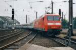 DB 145 007 hauls a Belgian IC into Köln Hbf on 1 February 2000.